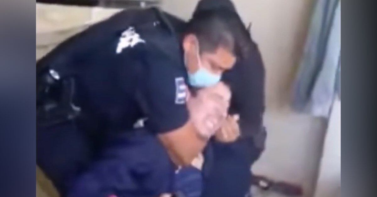 They caught Police suffocating a Man now in Tijuana