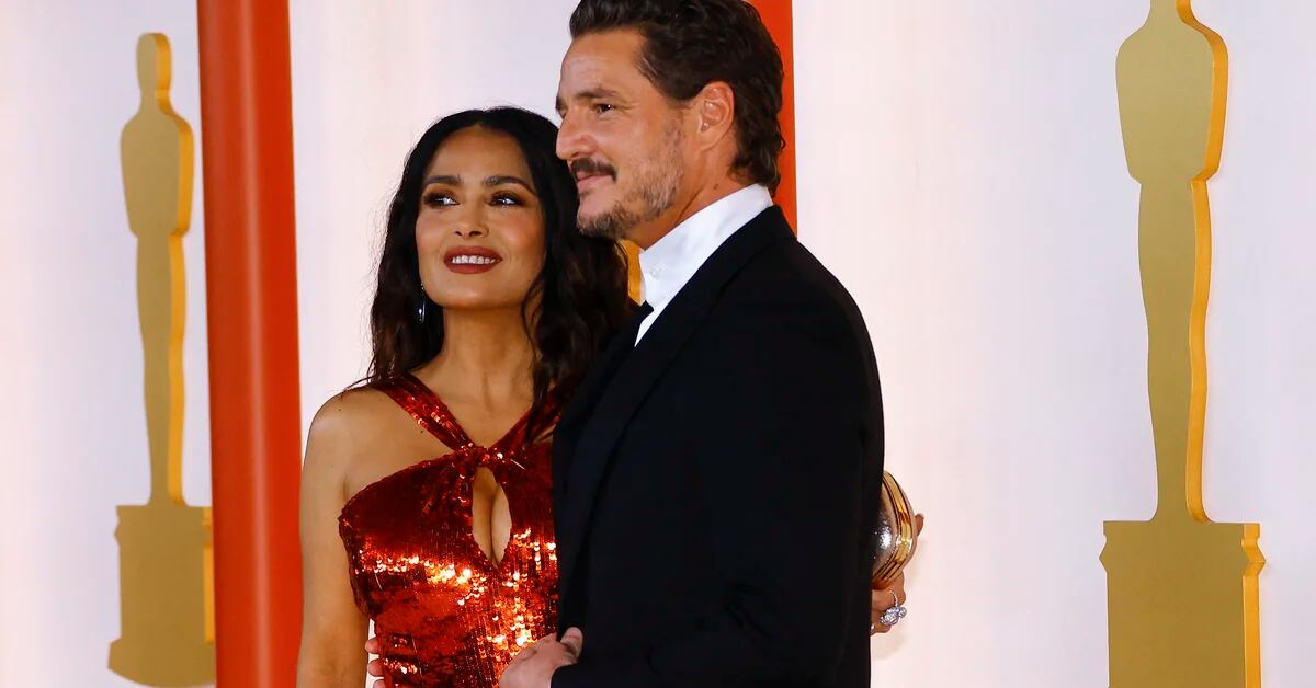 The funny moment Salma Hayek ran to pose with Pedro Pascal at the 2023 Oscars