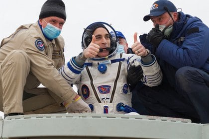 El miembro de la tripulación de la Estación Espacial Internacional (ISS) de la NASA, Christopher Cassidy, reacciona después de que la cápsula Soyuz MS-16 aterrizara el 22 de octubre de 2020. GCTC / Agencia Espacial Rusa Roscosmos / Documento vía REUTERS