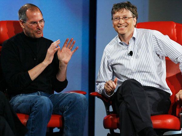 Steve Jobs y Bill Gates compitieron por años en el mercado tecnológicos con sus compañías Apple y Microsoft