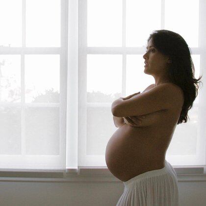 Salma publicó una foto inédita de cuando se encontraba embarazada de Valentina (Foto: Instagram @salmahayek)