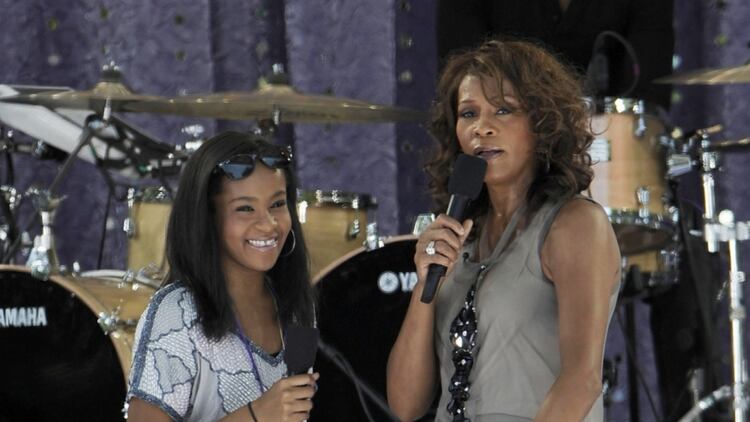 Whitney Houston junto a su hija Bobby Kristina Brown