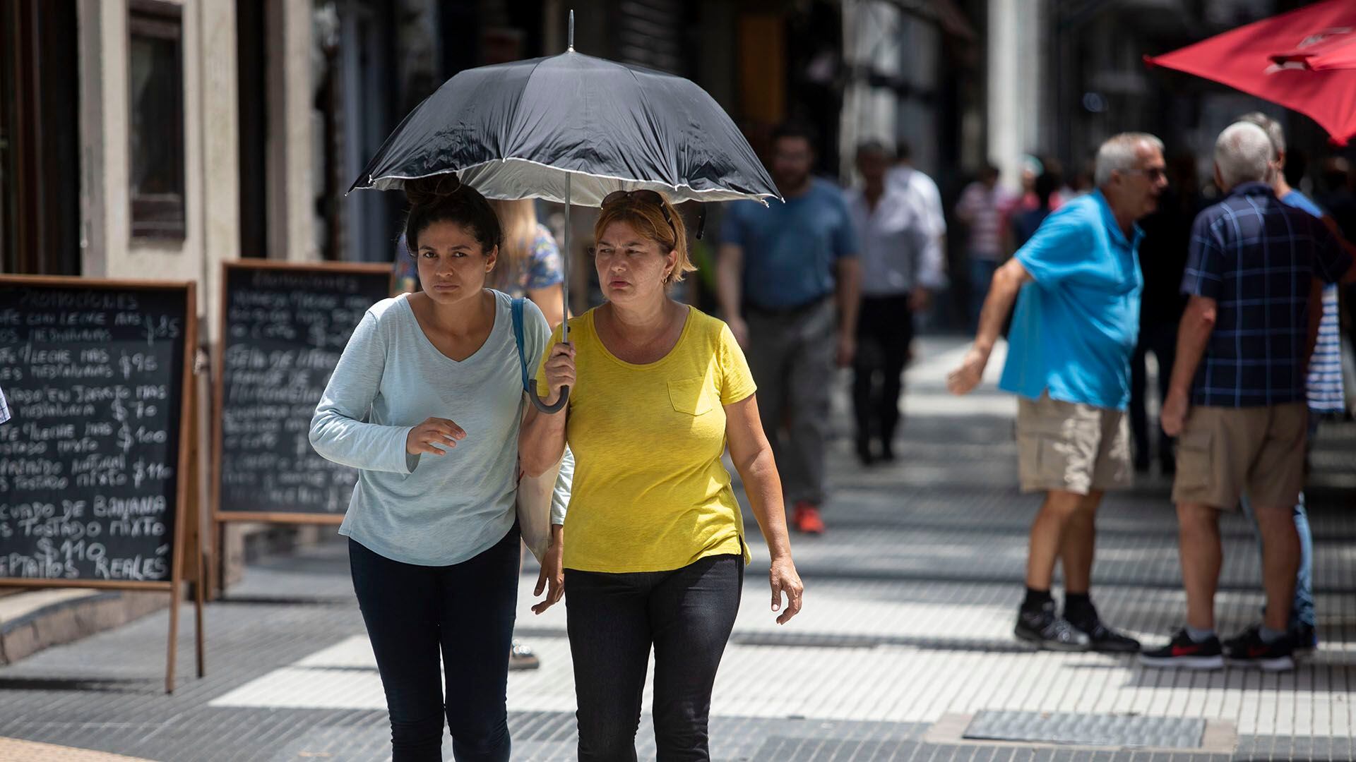 La ciudad de Buenos Aires superará diariamente los 33 grados a lo largo de toda la semana (NA)