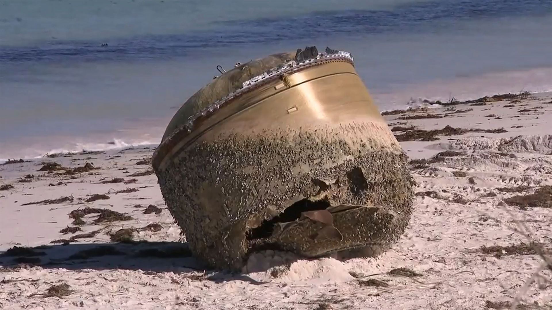 Una pieza de basura espacial es hallada en la costa de Australia (AP)