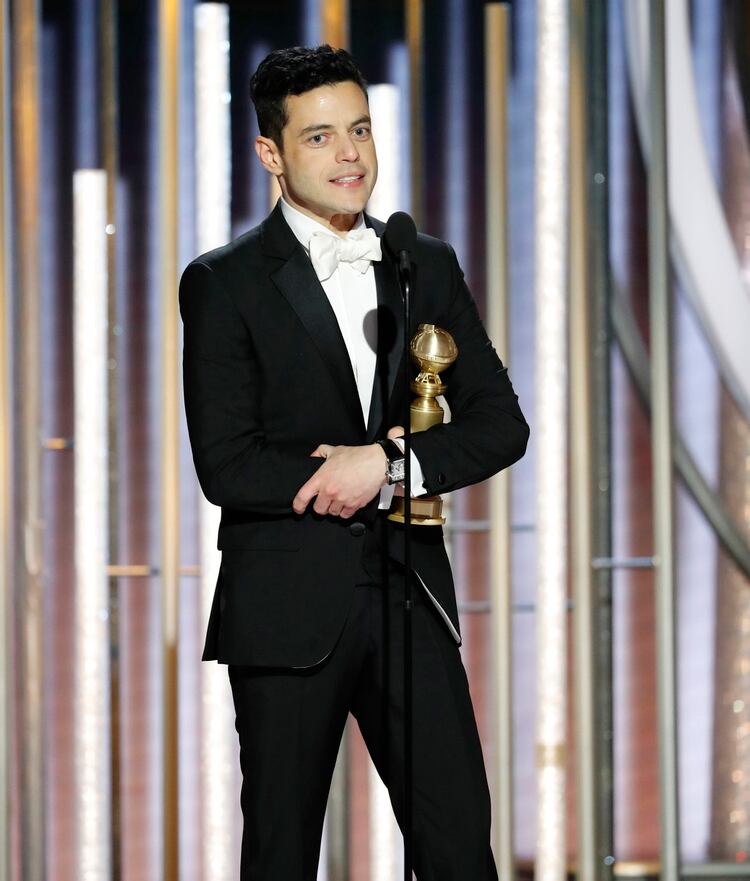 Rami Malek, con su premio al mejor actor de drama por su interpretación de Freddie Mercury en “Bohemian Rhapsody” (Paul Drinkwater/NBC Universal/Handout vía REUTERS)