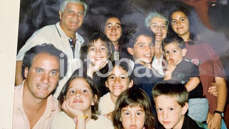 Antonio Cafiero junto a sus nietos