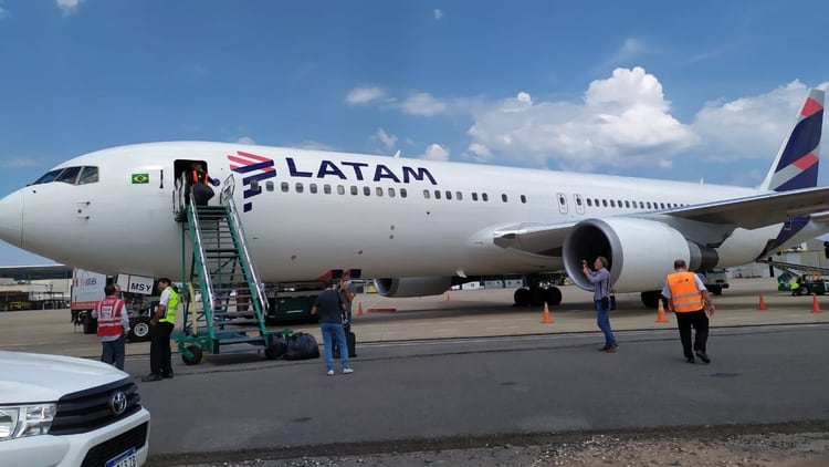 Latam es una de las dos aerolíneas que autorizaron la venta de pasajes en dólares.