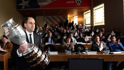 Sergio Gadu en ANFP con la Copa América de Chile en 2015 (ANFP)