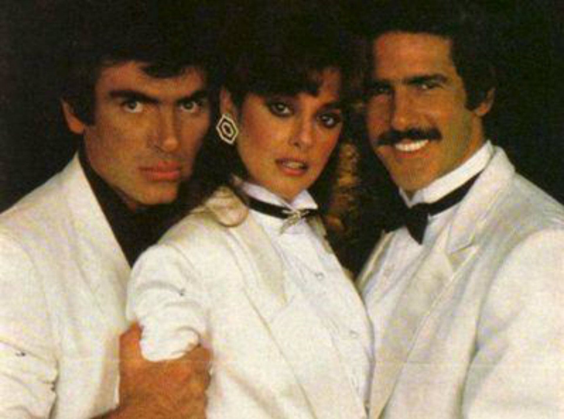 "Tú o nadie" fue protagonizada por Salvador Pineda (i), Lucía Méndez y Andrés García 