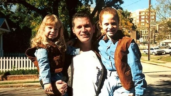 John David Battaglia y sus dos pequeñas hijas a las que asesinaría: Liberty y Faith
