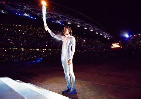 Cathy Freeman fue la encargada de encender el pebetero olimpico en la Ceremonia de Apertura de los Juegos de Sydney 2000. 