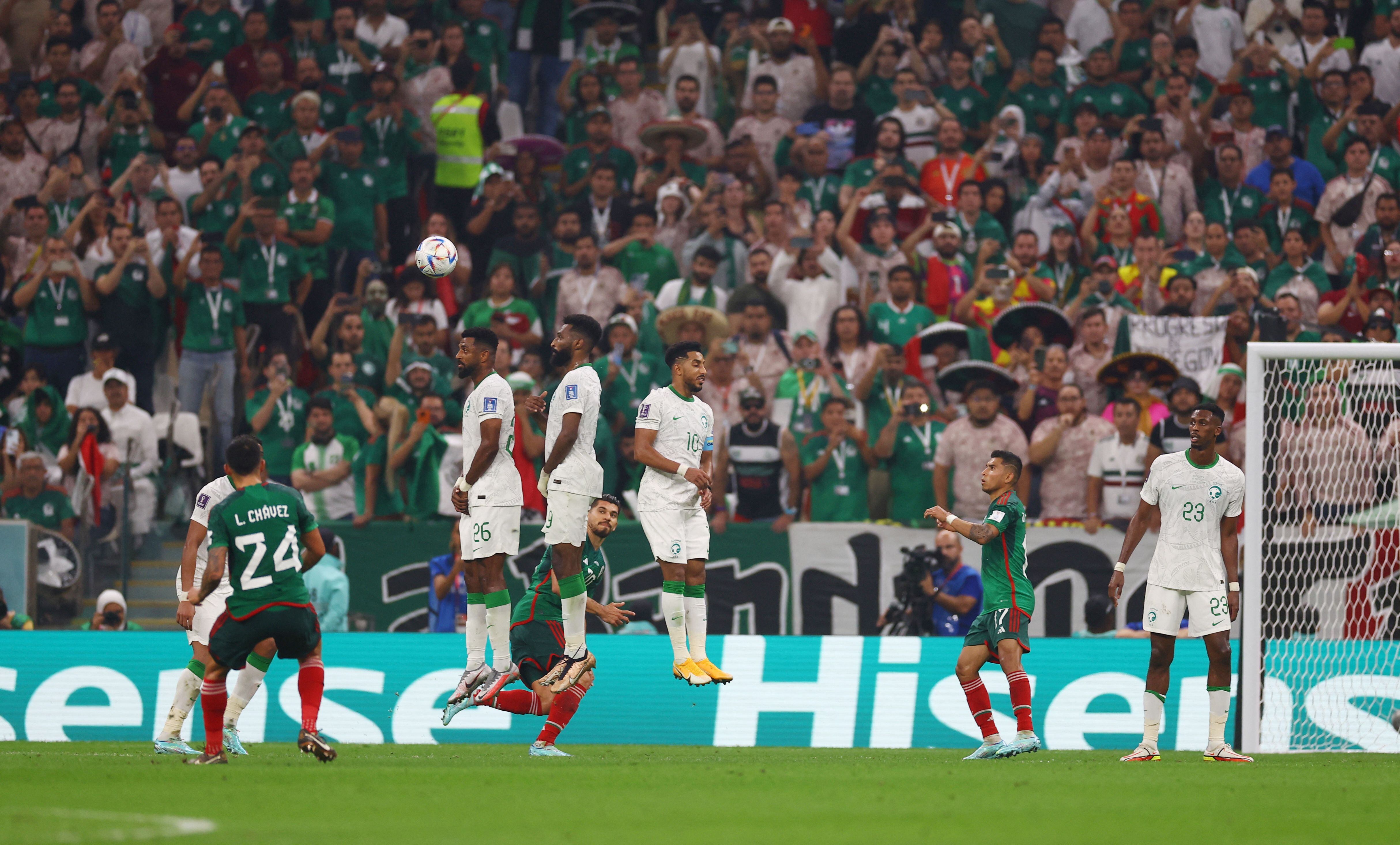 Luis Chávez fue el autor del gol más potente en Qatar 2022 (REUTERS/Kai Pfaffenbach)