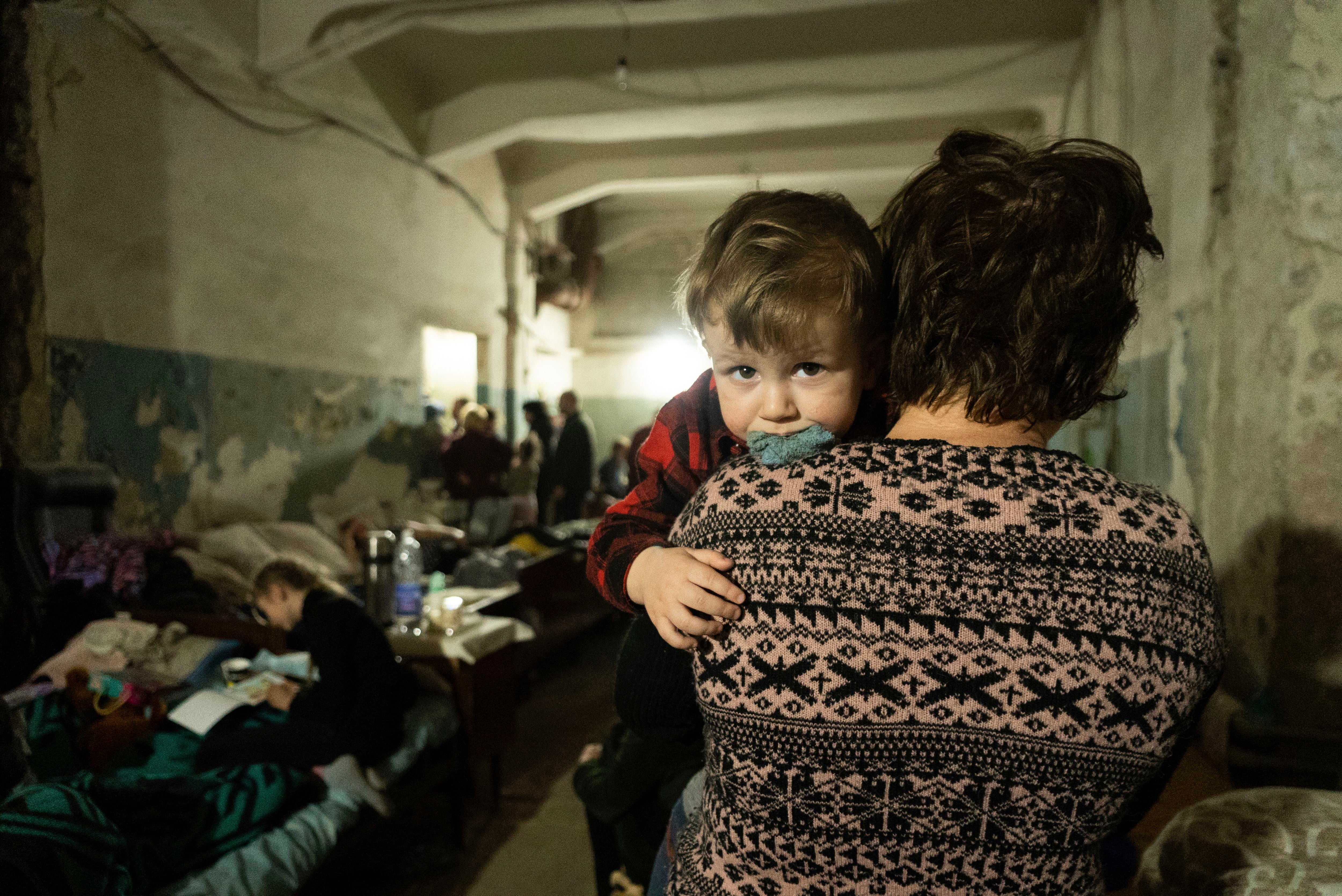 Как живут сейчас люди на украине. Дети войны.