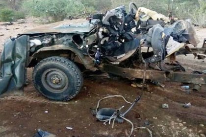 Un vehículo blindado Norinco destruido en Kenia por milicias islámicas (The Standard)