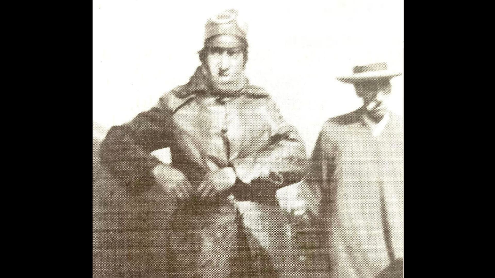 La hazaña de Alejandro Velasco Astete al cruzar los Andes en 1925 marcó un hito en la aviación mundial y dejó huellas profundas en Perú. Aquí llegando al Cusco. (Museo Aeronáutico del Perú)