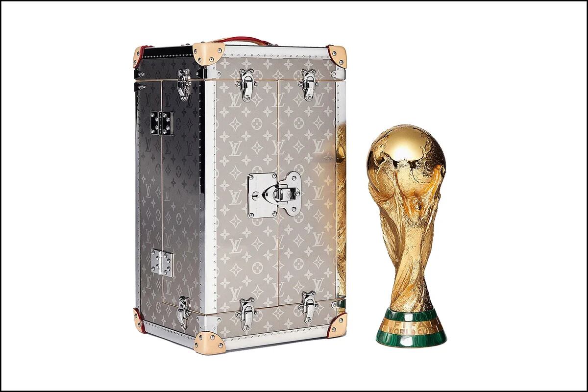 Louis Vuitton vistió de moda el Mundial: la colección Qatar 2022 y el baúl  de la Copa del Mundo – PuroDiseño