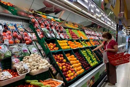 La suba de precios en los primeros siete meses del año fue de 46,2% y, en los últimos doce meses, la cifra acumulada trepó a 71% por ciento. (Archivo EFE/Demian Alday Estevez)