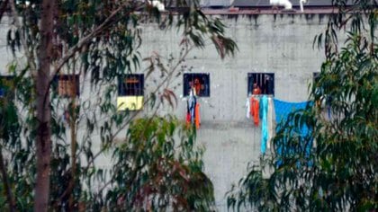 Al menos 62 reclusos murieron en los motines de tres cárceles en Ecuador este martes