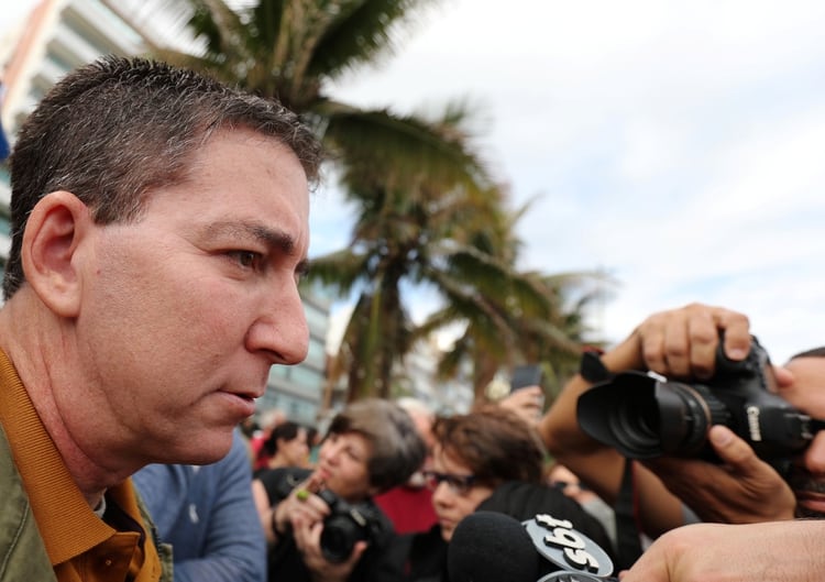 El periodista estadounidense Glenn Greenwald durante una manifestación en Río de Janeiro contra la deforestación del Amazonas (REUTERS/Sergio Moraes/foto de archivo)
