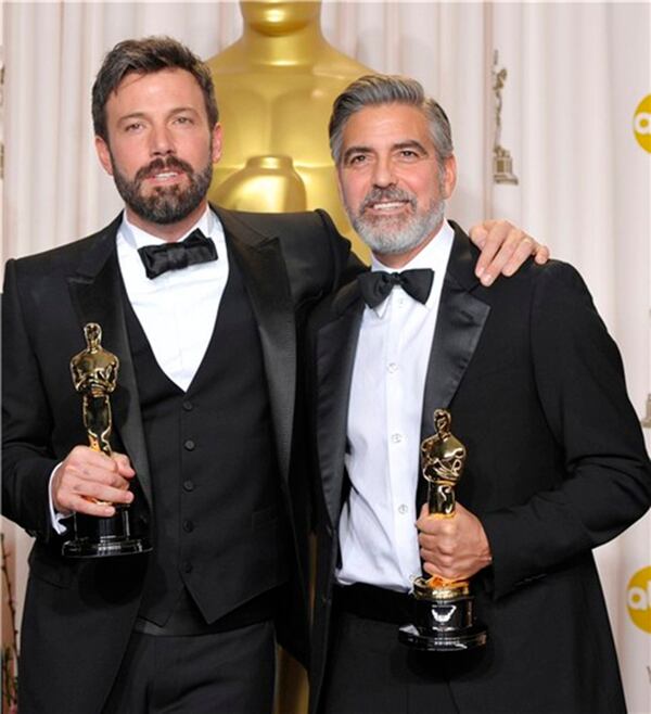 Ben Affleck y Georgle Clooney se llevaron otro Oscar por la película “Argo” en 2013