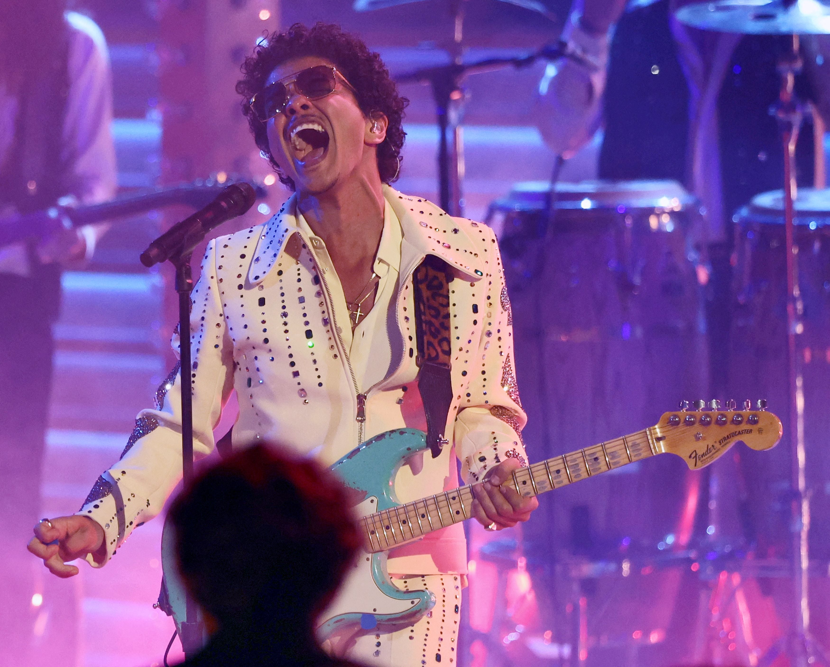 En 2010, Bruno Mars fue arrestado por posesión de cocaína en Las Vegas, un hecho que el cantante logró superar satisfactoriamente mediante un acuerdo legal. (REUTERS/Mario Anzuoni)