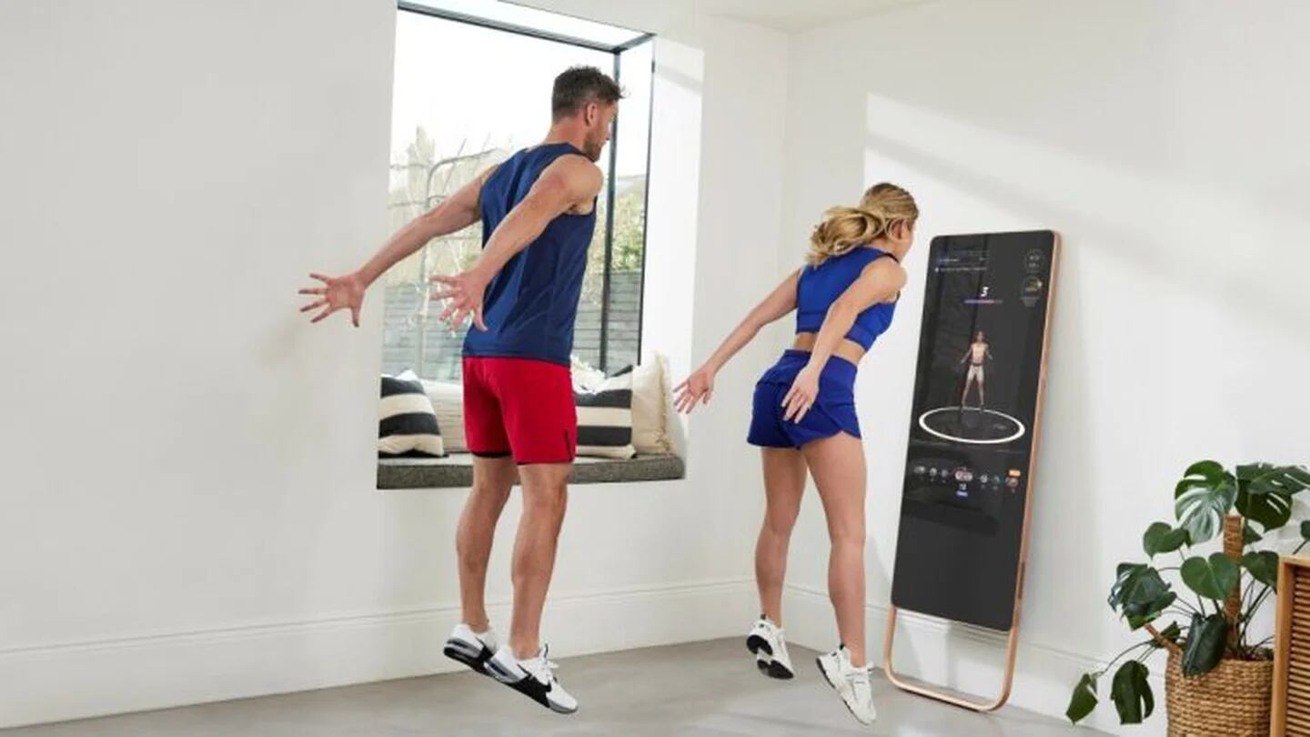 Entrenando en casa: crean un espejo inteligente con más de 1.000 rutinas de  ejercicio - Infobae