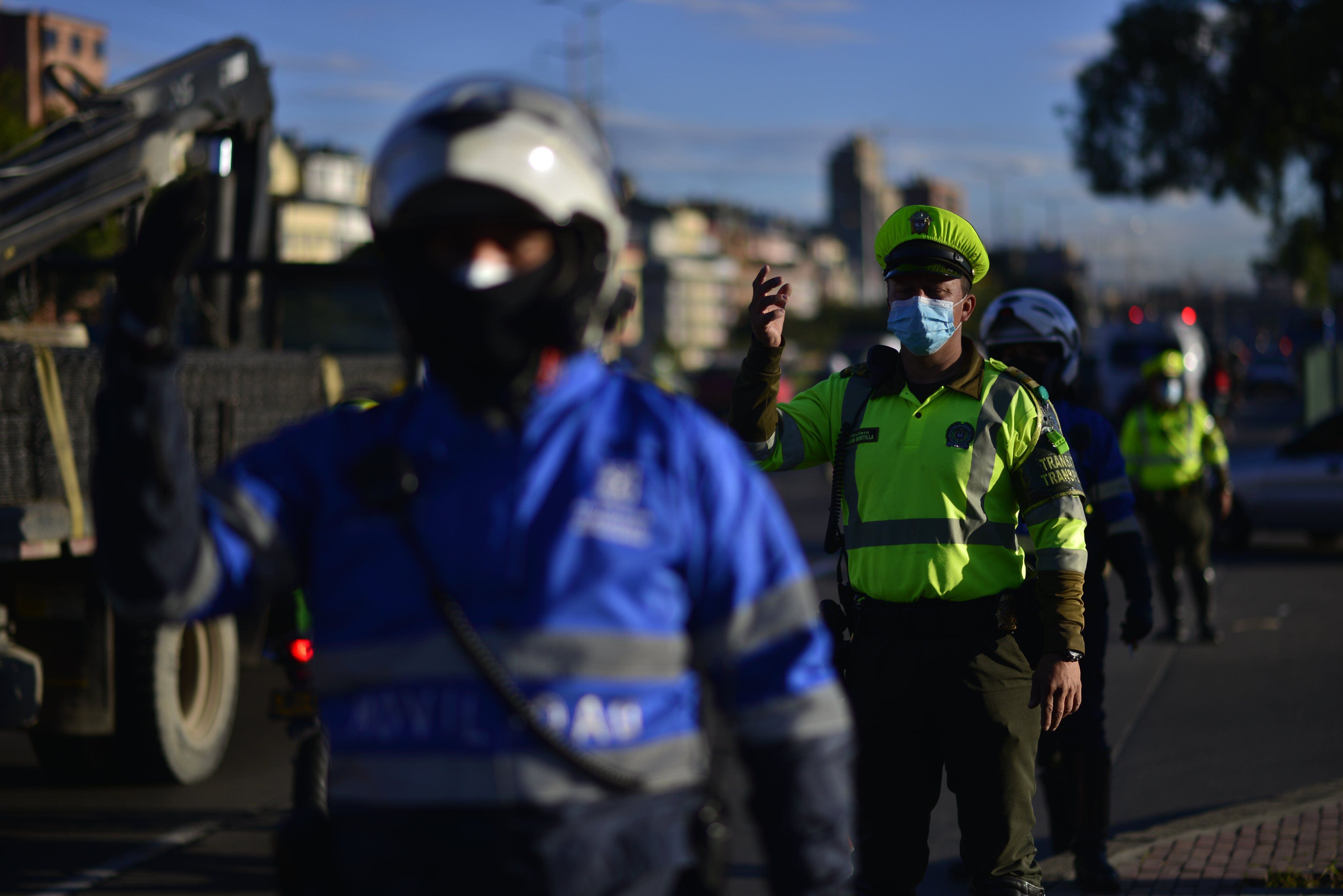 Agentes de tránsito custodian las vías de Bogotá para evitar la siniestralidad - crédito @SectorMovilidad/X