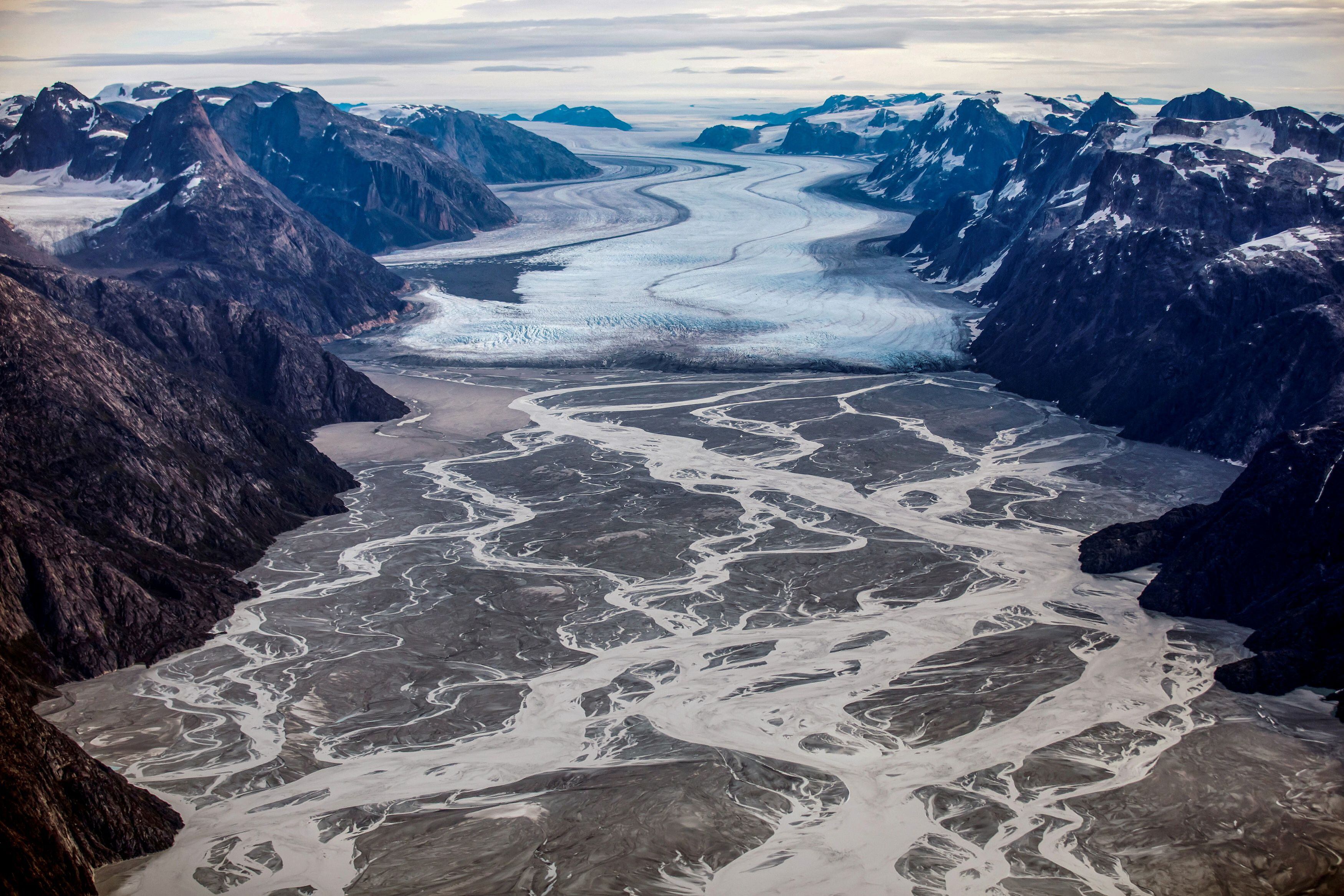 FOTO DE ARCHIVO: El glaciar Sermeq derritiéndose, ubicado a unos 80 km al sur de Nuuk, es fotografiado en esta vista aérea sobre Groenlandia, el 11 de septiembre de 2021. REUTERS/Hannibal Hanschke/File Photo
