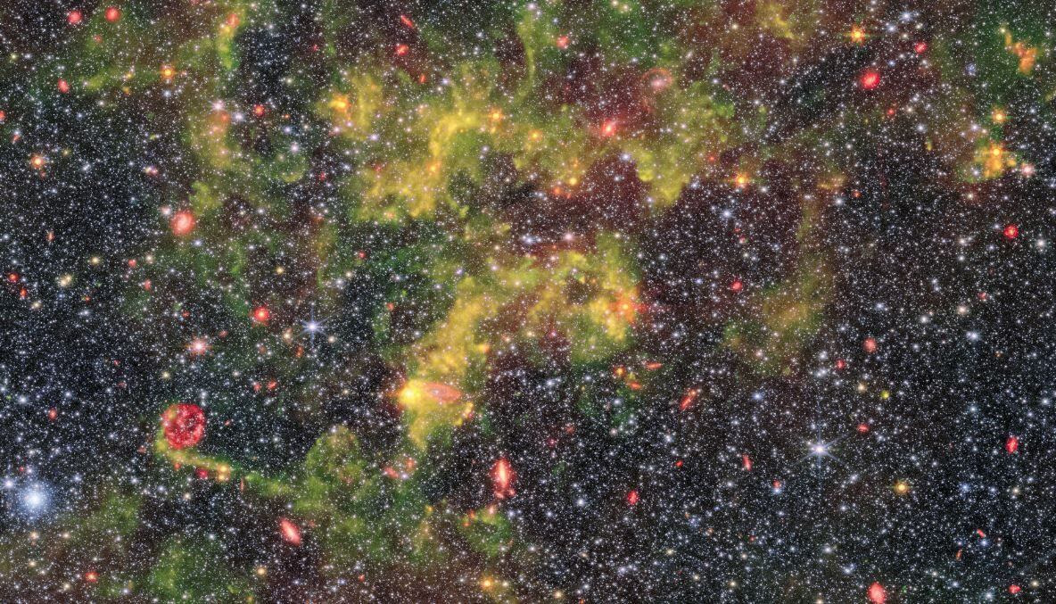 Webb capta la primera galaxia que se asignó fuera de la Vía Láctea. Se trata de la galaxia NGC 6822 (ESA)
