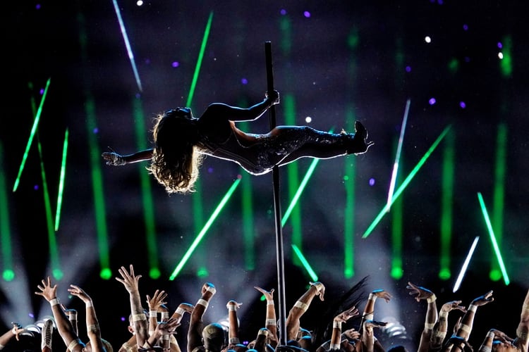 Jennifer Lopez impactó con su aparición en el Super Bowl