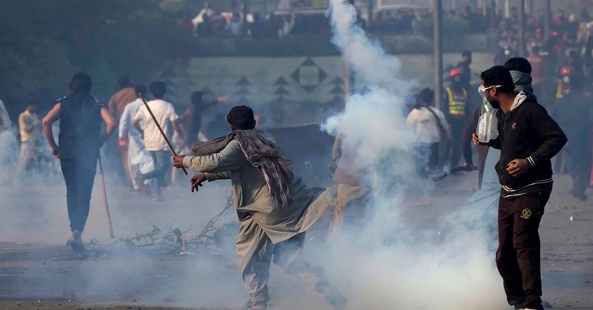 Clashes in Pakistan, the police try to arrest the ex-president