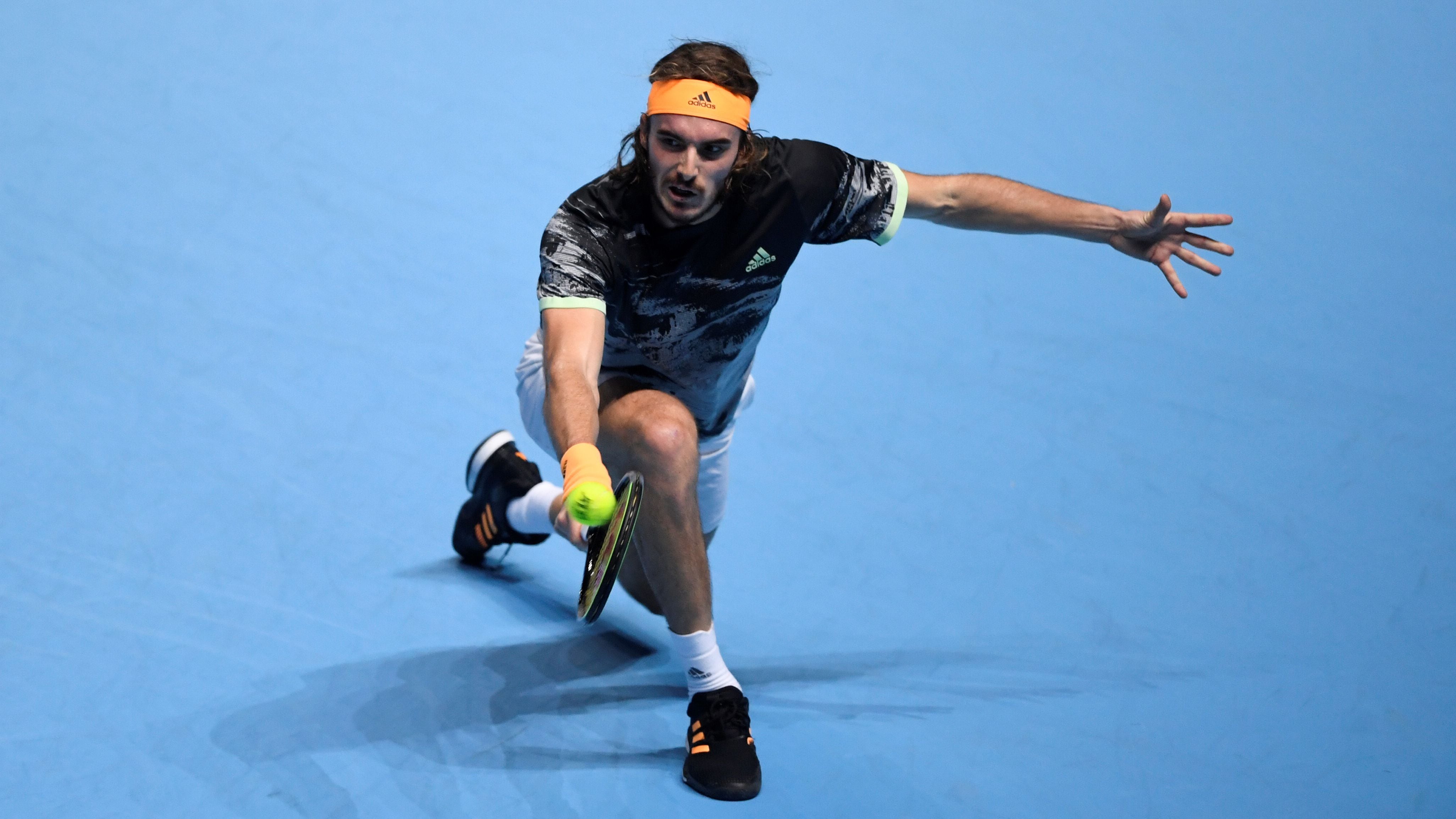 Tsitsipas le ganó a Federer y está en la final Reuters/Tony O'Brien