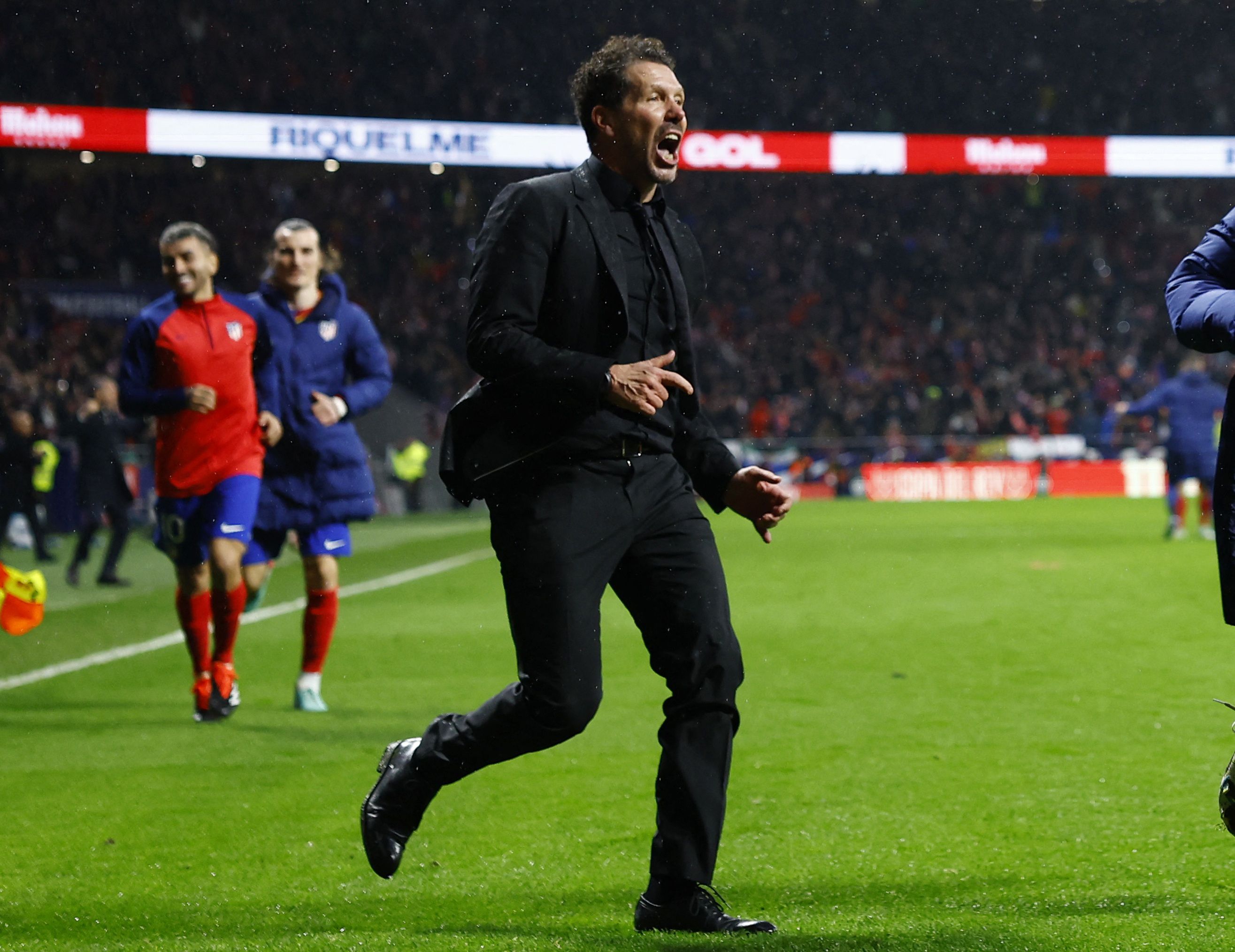 Simeone celebra un gol del Atlético en el último derbi disputado (REUTERS).