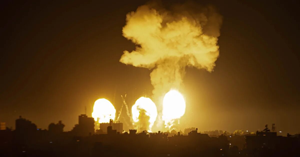 Israel bombed strategic positions of the Syrian army in response to rockets fired by Hezbollah allies.