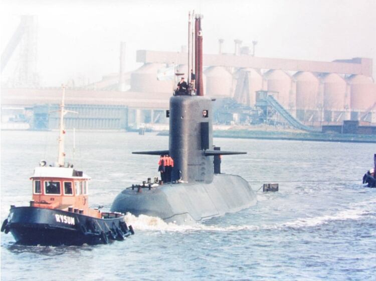 La historia del submarino ARA Santa Cruz: un encuentro en el Canal de la Mancha, un arma secreta y el viaje final hacia Mar del Plata ARA-Santa-Cruz-6