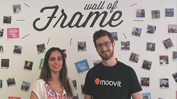 Muriel Balbi, de Infobae, visitó las oficinas de Moovit en Israel y conversó con Diego Goldesten