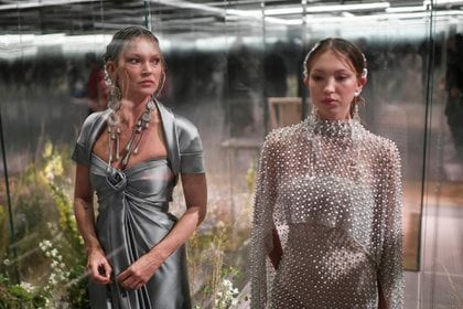 Kate Moss junto a su hija Lila Grace Moss también fueron elegidas por el diseñador para protagonizar el nuevo desfile de Fendi (AFP)