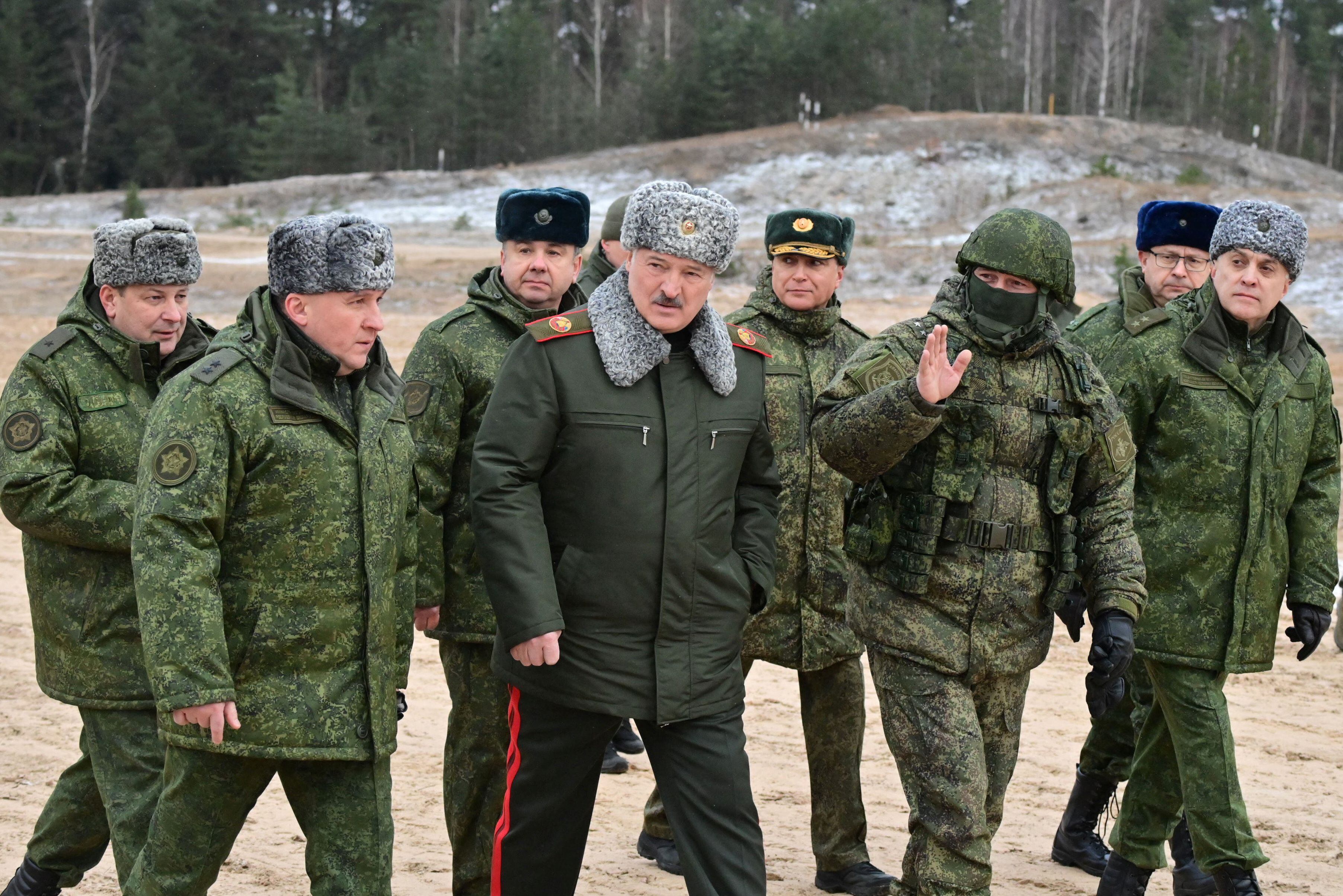 Lukashenko visita a tropas rusas en Bielorrusia, en enero (BelTA/Reuters)