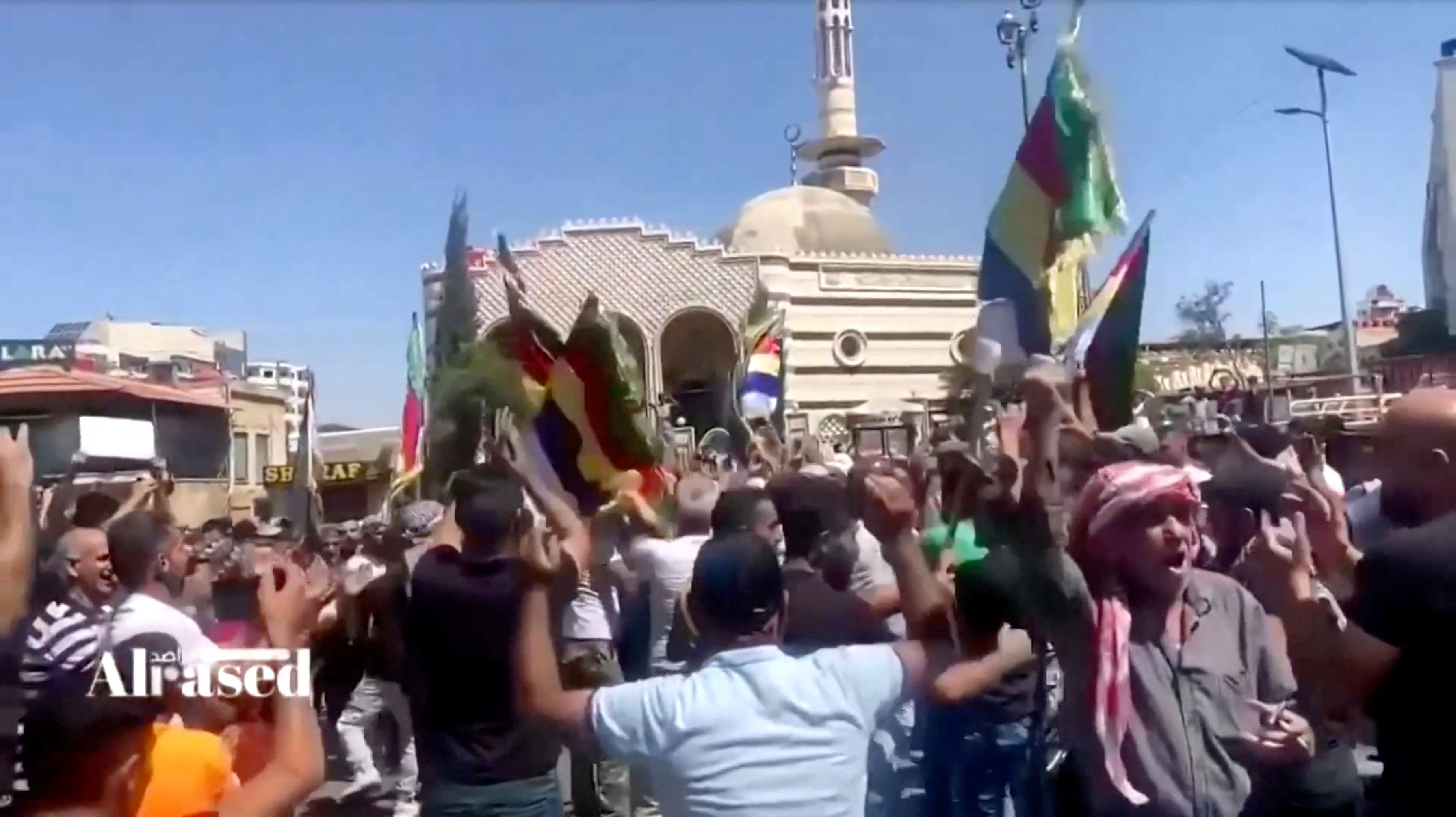 Hasta 2.000 manifestantes se reunieron en la plaza Al-Karama de Sweida (Al-Rased via Facebook/via Reuters TV/via REUTERS )