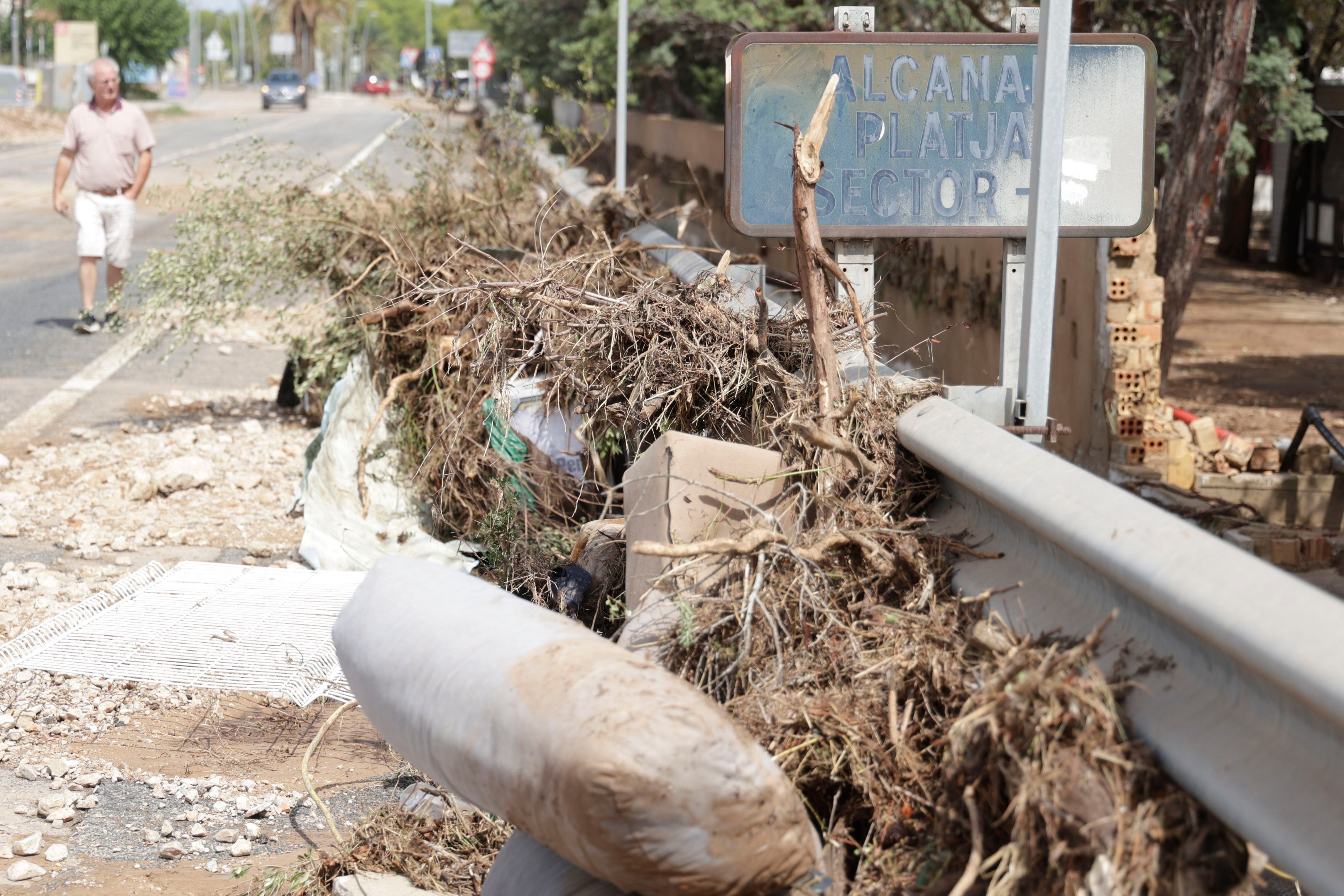 Aspecto de la N-340 entre Alcanar y Sant Carles de la Ràpita a su paso por el camping Els Alfacs (Tarragona). EFE