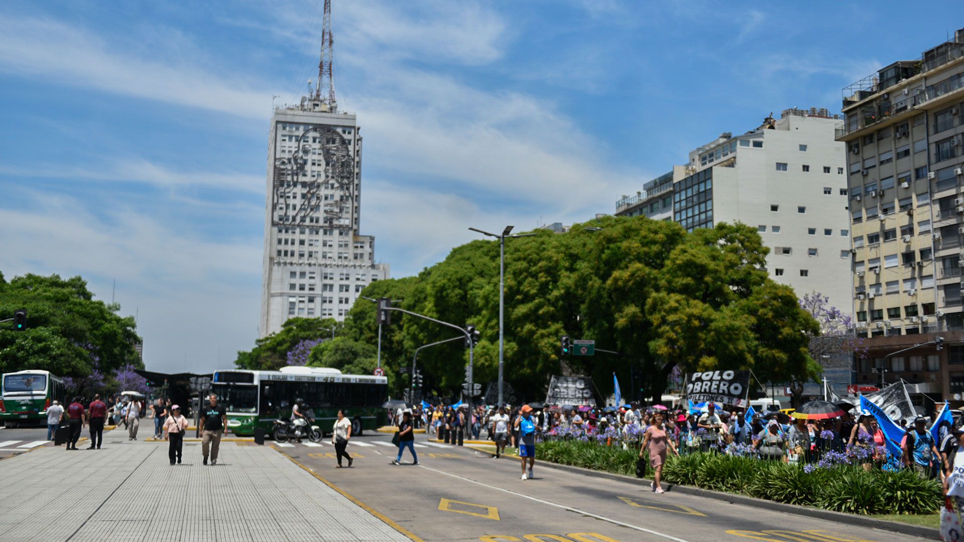 Piquete y corte en Ministerio Desarrollo Social Avenida 9 de Julio portada