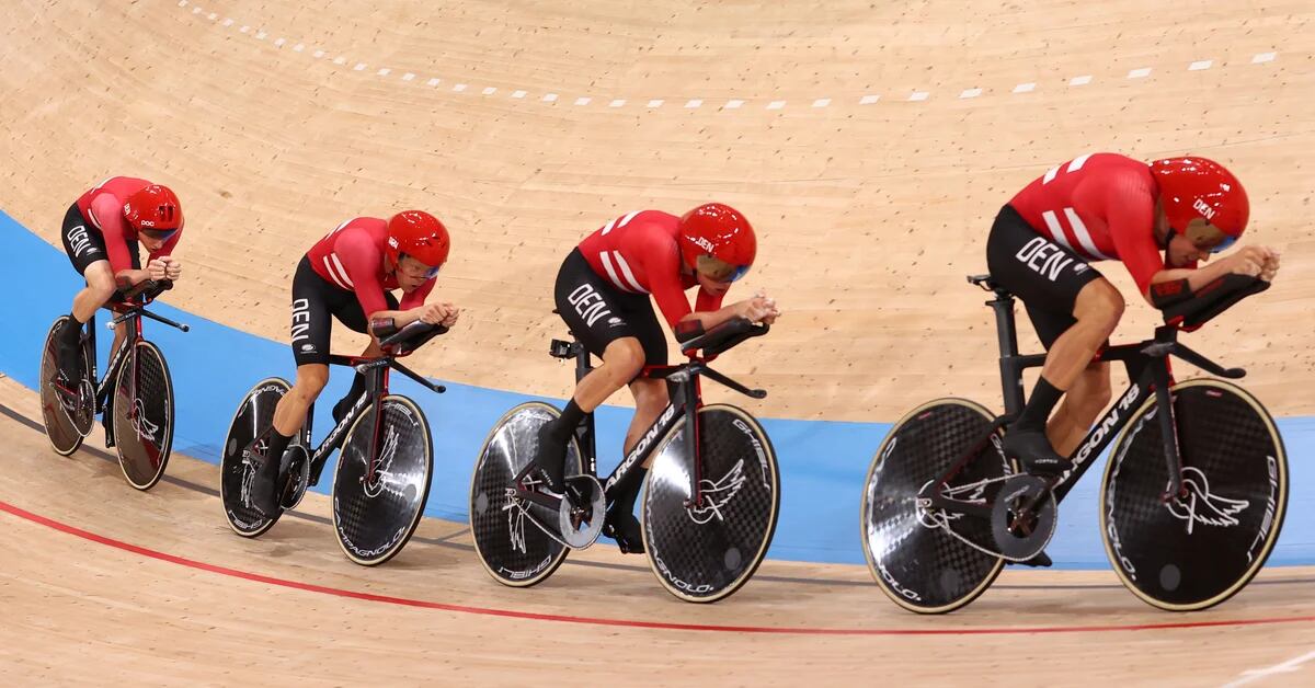 Acusan al equipo danés de ciclismo de hacer trampa en los Juegos Olímpicos: el detalle que señalan en sus piernas