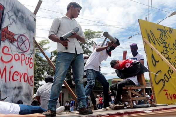 Se siguen produciendo actos violentos en las calles de Nicaragua, a pesar de que Daniel Ortega insiste en que tiene la situación controlada (Oswaldo Rivas/Reuters)