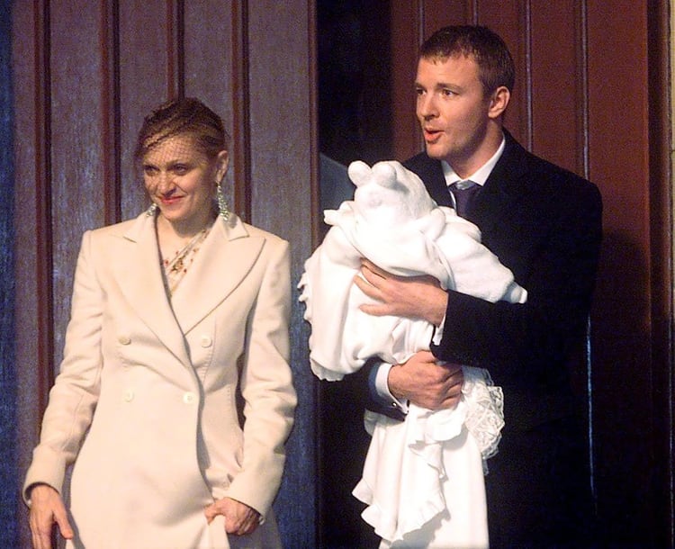 Madonna, Guy Ritchie y su hijo Rocco (Shutterstock) 
