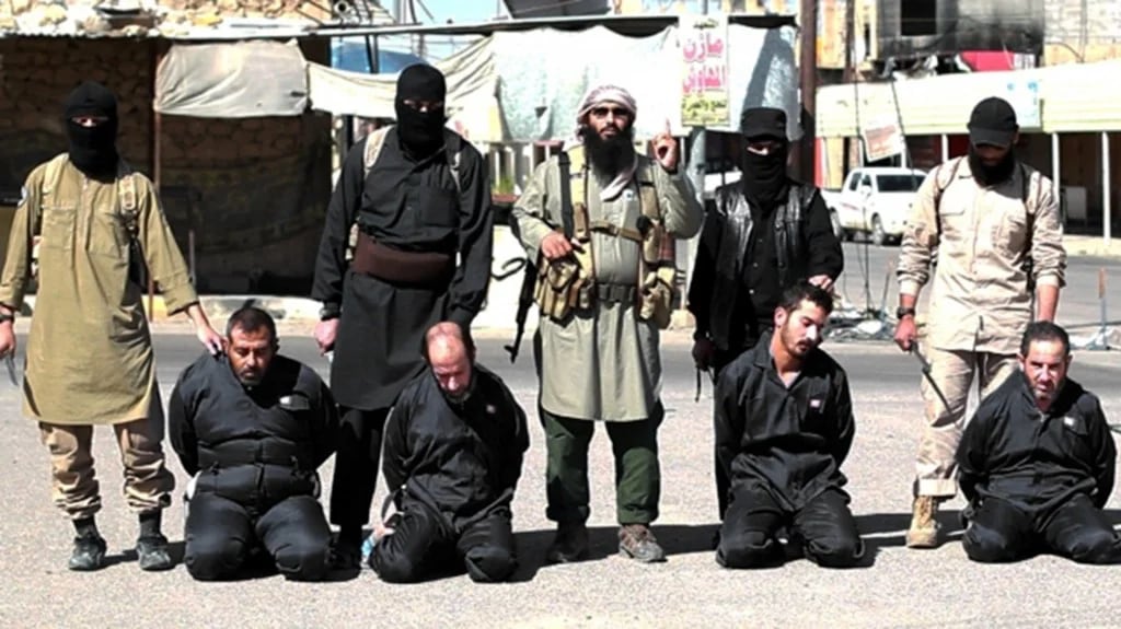 Militantes de ISIS son juzgados por sus propios compañeros yihadistas