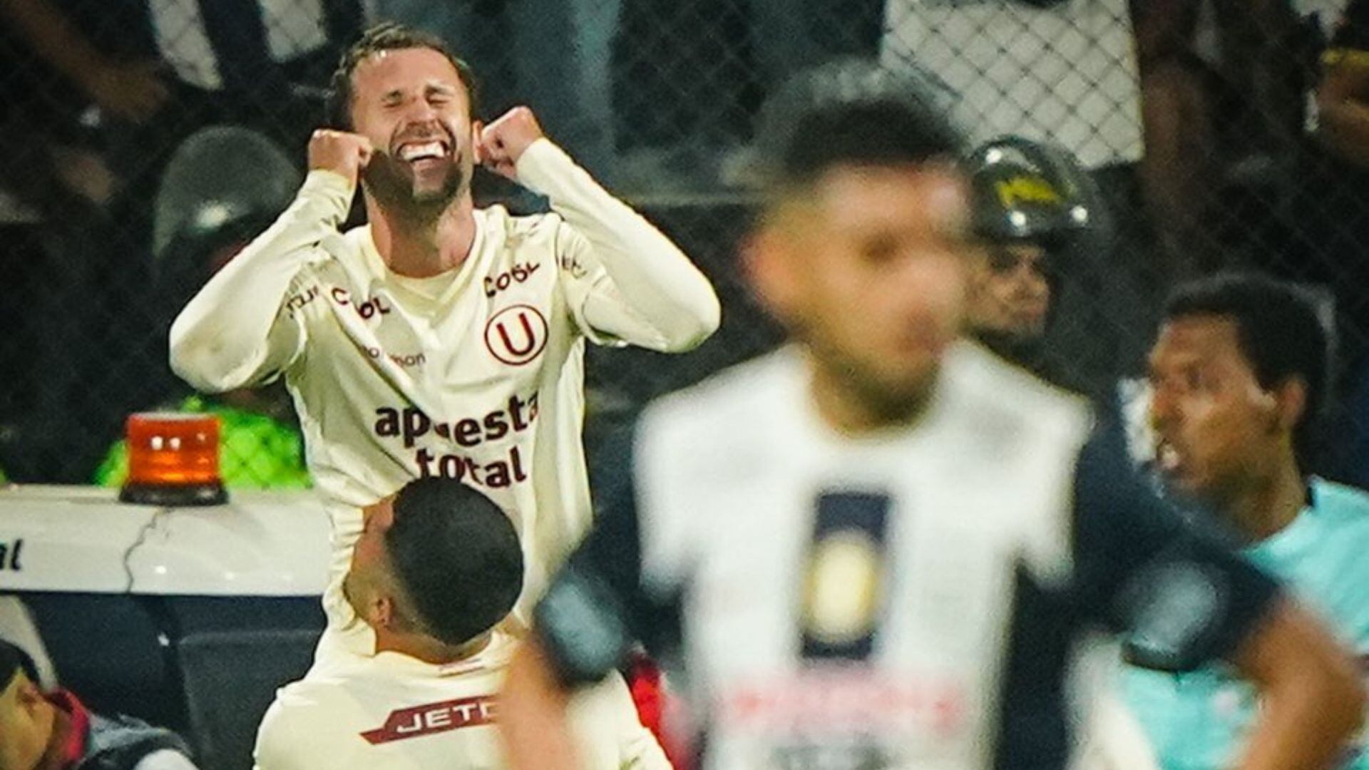 Descomunal golazo de Horacio Calcaterra que selló el triunfo de  Universitario ante Alianza Lima en la final de Liga 1 2023 - Infobae