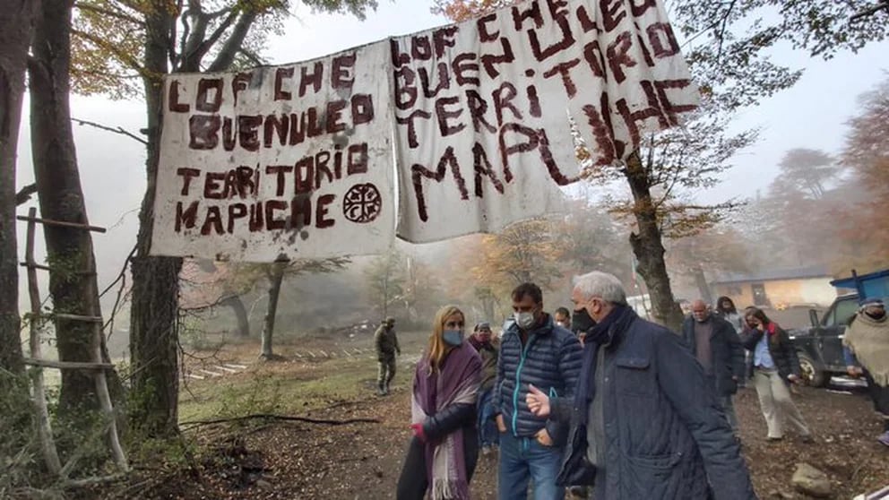 El Gobierno anuló el plan del kirchnerismo para ceder tierras a grupos mapuches: planea desalojar los predios fiscales usurpados