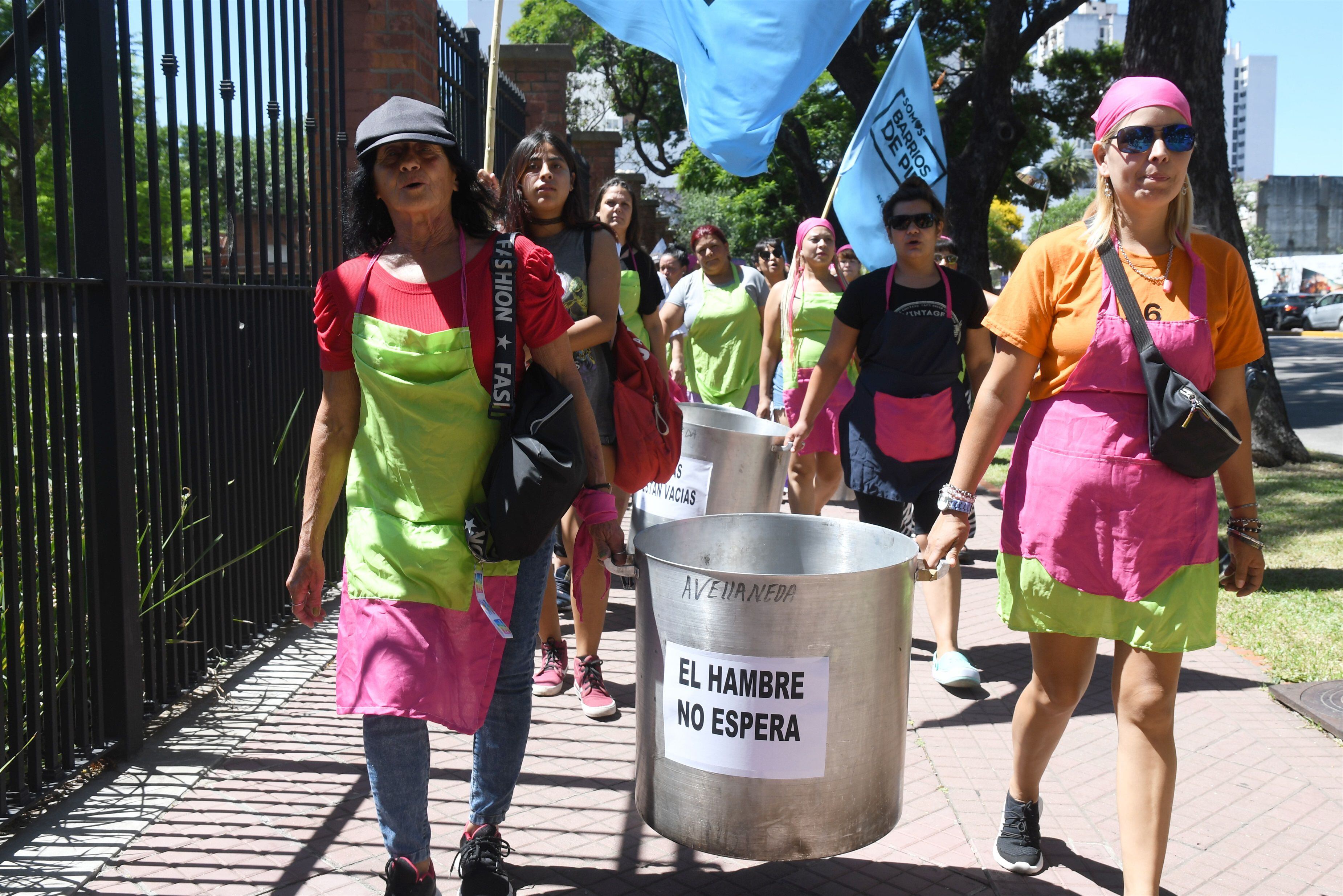 Organizaciones sociales ya se manifestaron frente a la Casa Rosada y la quinta presidencial de Olivos por falta de alimentos en comedores y merenderos DABOVE DANIEL / TÉLAM 