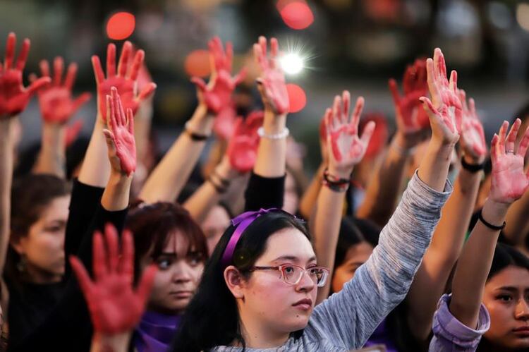 Sea en cuarentena o no, los feminicidios se mantienen latentes en México. (Foto: Imelda Medina/Reuters)