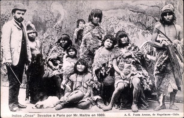 Los selkman de Tierra del Fuego, Argentina, exhibidos en la Exposición Universal de París de 1889 